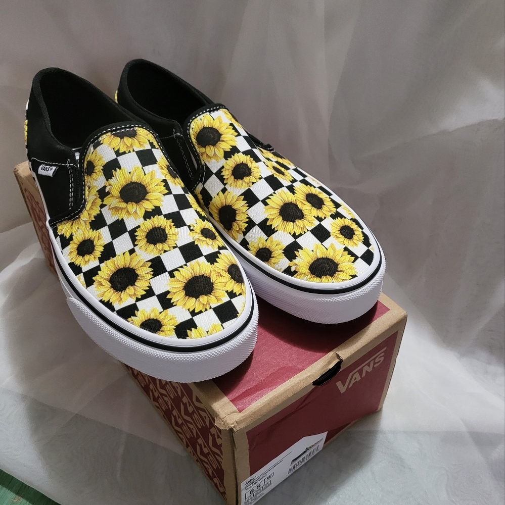 NWT**Asher Van's